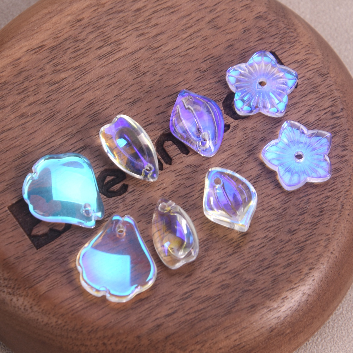 Jewelry Making Qc - 10pcs CLEAR Aurora Moonlight สีดอกไม้กลีบรูปร่างแก้วคริสตัลหลวมหัตถกรรมลูกปัดเจาะด้านบนจี้สําหรับเครื่องประดับทํา